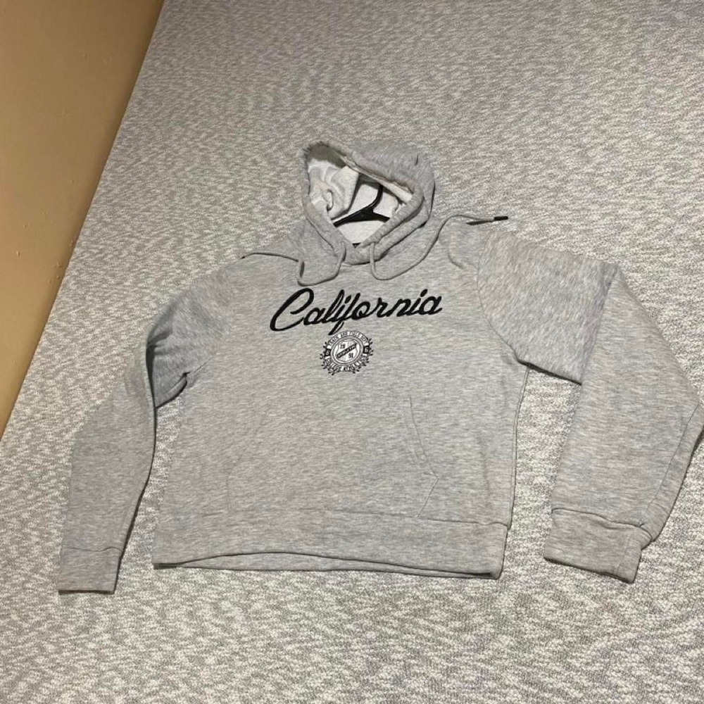 Angel Cut Gray California logo front pullover hoodie women S. SKU-C39